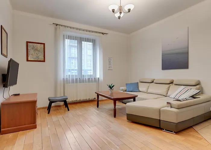 Center 4 - Jacuzzi By Grand غدينيا