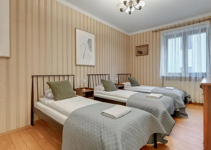 Center 4 - Jacuzzi By Grand غدينيا