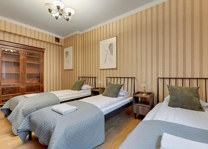 Center 4 - Jacuzzi By Grand * غدينيا