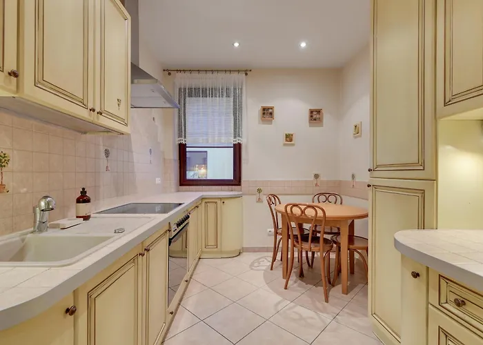 Center 4 - Jacuzzi By Grand